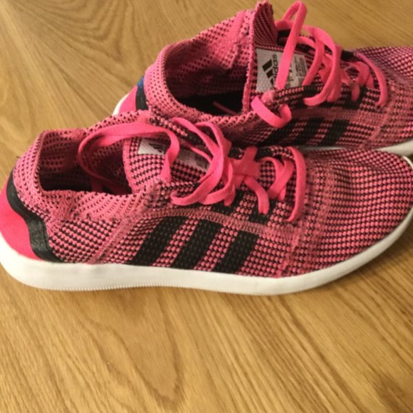 Running Shoes - Picture 2 of 8